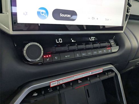 New 2025 Toyota Tundra Platinum AWD/4WD image 19