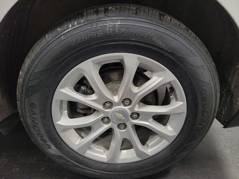 Used 2018 Chevrolet Equinox LT image 11