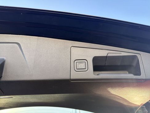 Certified 2025 Cadillac XT5 Premium Luxury image 33