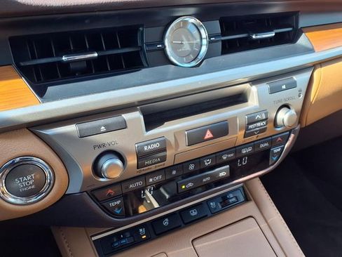 Used 2016 Lexus ES 350 w/ Luxury Package w/Wood Trim FWD image 12
