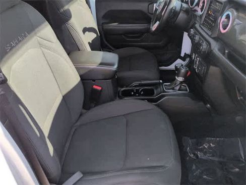 Used 2022 Jeep Wrangler Unlimited Sahara w/ Cold Weather Group image 21