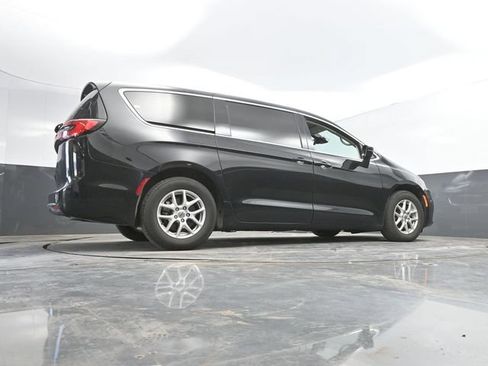 Used 2024 Chrysler Pacifica Touring-L FWD image 44