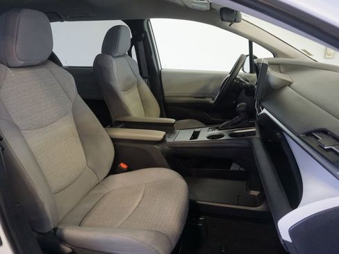 Used 2025 Toyota Sienna LE image 23