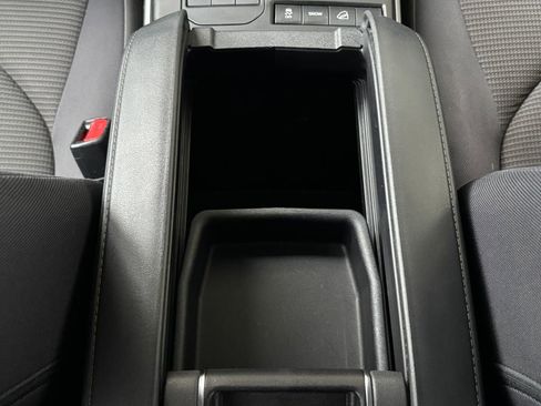 Used 2022 Toyota Highlander LE image 18