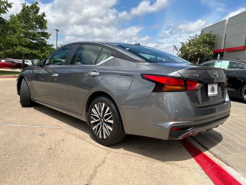 Used 2025 Nissan Altima 2.5 SV FWD image 8
