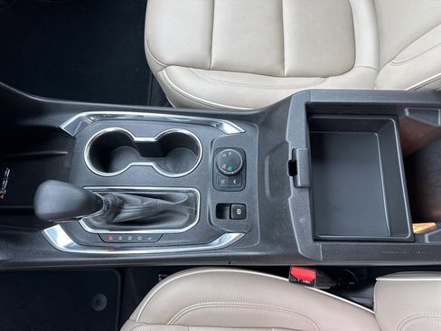 Used 2023 Chevrolet Traverse Premier image 18