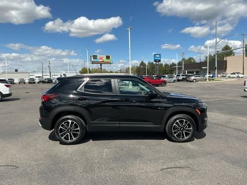 Used 2025 Chevrolet TrailBlazer LT AWD/4WD image 2