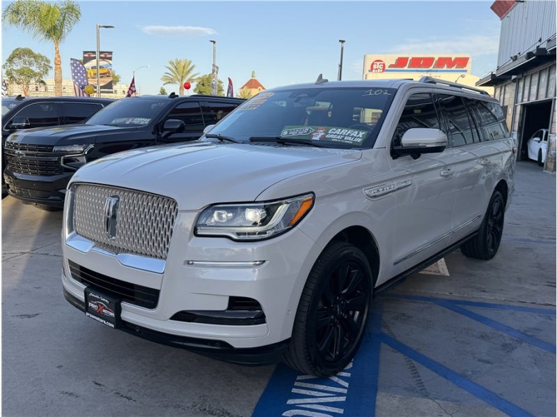 Used 2022 Lincoln Navigator L Reserve AWD/4WD image 3