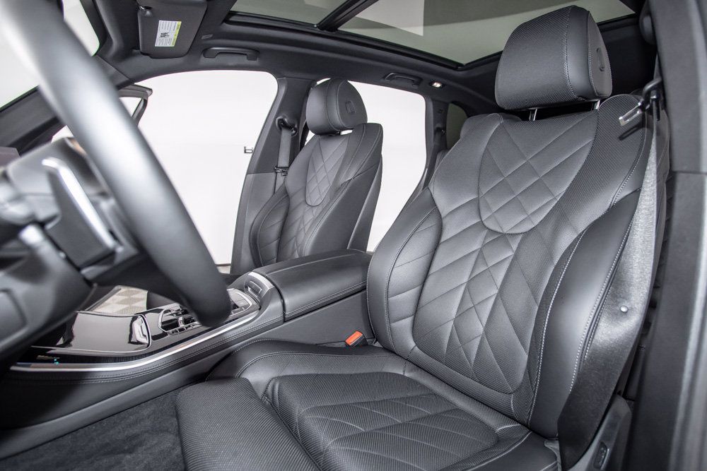 Used 2025 BMW X5 sDrive40i w/ M Sport Package RWD image 13