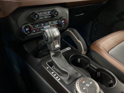 Used 2024 Ford Bronco Outer Banks image 22