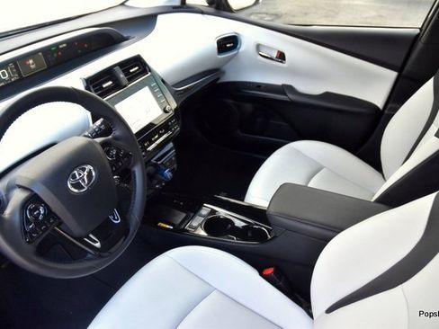 Used 2022 Toyota Prius L Eco image 8