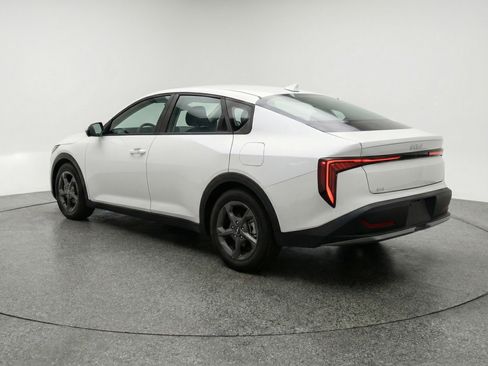 Used 2025 Kia K4 LXS image 6