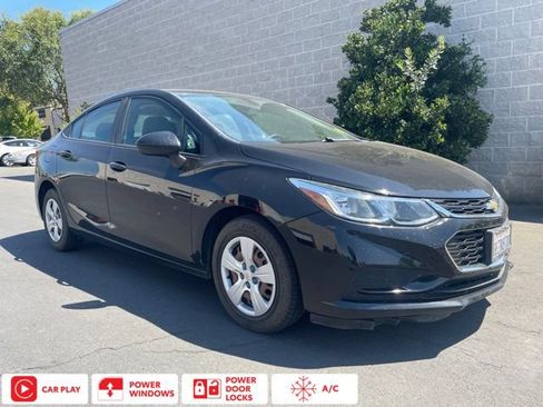 Used 2018 Chevrolet Cruze LS FWD image 1