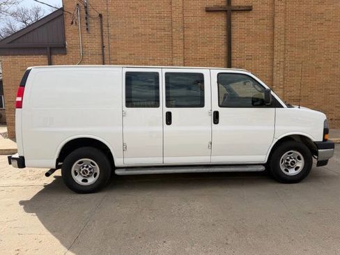 Used 2021 GMC Savana 2500 w/ Driver Convenience Package RWD image 3