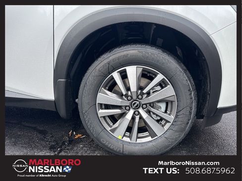 New 2025 Nissan Pathfinder SL image 13