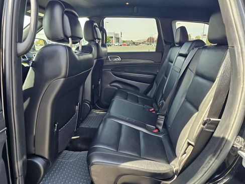 Used 2018 Jeep Grand Cherokee Limited AWD/4WD image 17