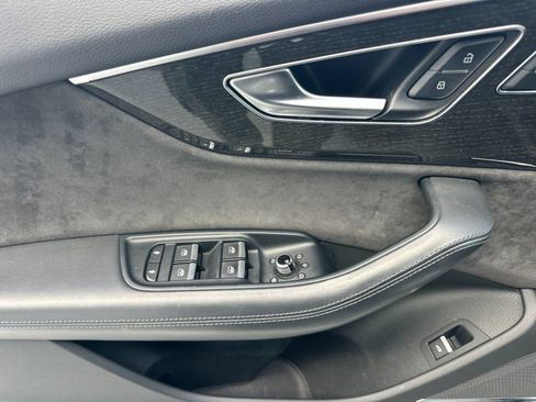 Used 2020 Audi Q7 3.0T Prestige image 12
