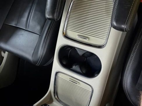 Used 2012 Chrysler Town & Country Touring-L w/ Premium Group FWD image 58