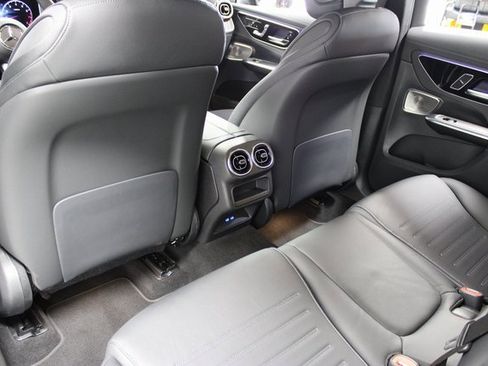 Used 2024 Mercedes-Benz GLC 300 image 11