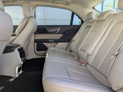 Certified 2020 Lincoln Continental AWD image 13