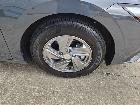 Used 2025 Hyundai Elantra SE FWD image 24