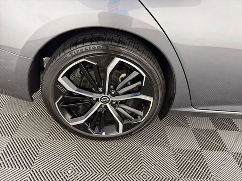 Used 2024 Nissan Altima 2.5 SR FWD image 23
