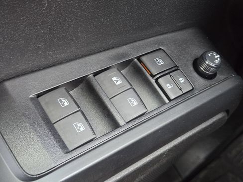 Used 2023 Toyota Tacoma SR AWD/4WD image 31
