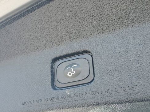 Used 2017 Ford Explorer XLT AWD/4WD image 9