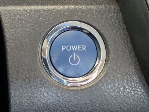 Used 2021 Toyota Camry XLE w/ Navigation Upgrade Package image 39