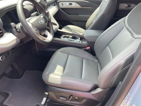 New 2026 Ford Explorer Active RWD image 7