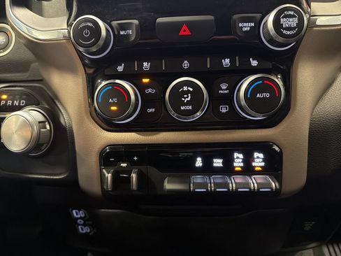 Used 2019 RAM 1500 Laramie AWD/4WD image 6
