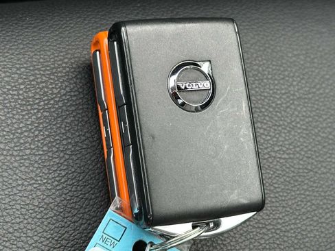 Certified 2024 Volvo XC40 B5 Plus w/ Protection Package Premier image 31