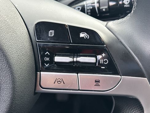 Used 2025 Hyundai Elantra SEL image 25