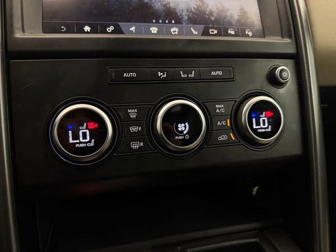 Used 2020 Land Rover Discovery Landmark AWD/4WD image 34