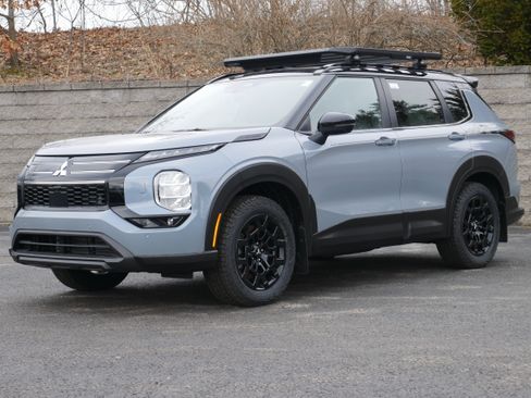Used 2025 Mitsubishi Outlander AWD image 1