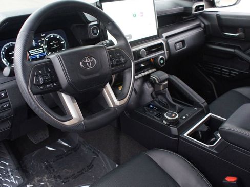 Used 2025 Toyota 4Runner Limited image 14