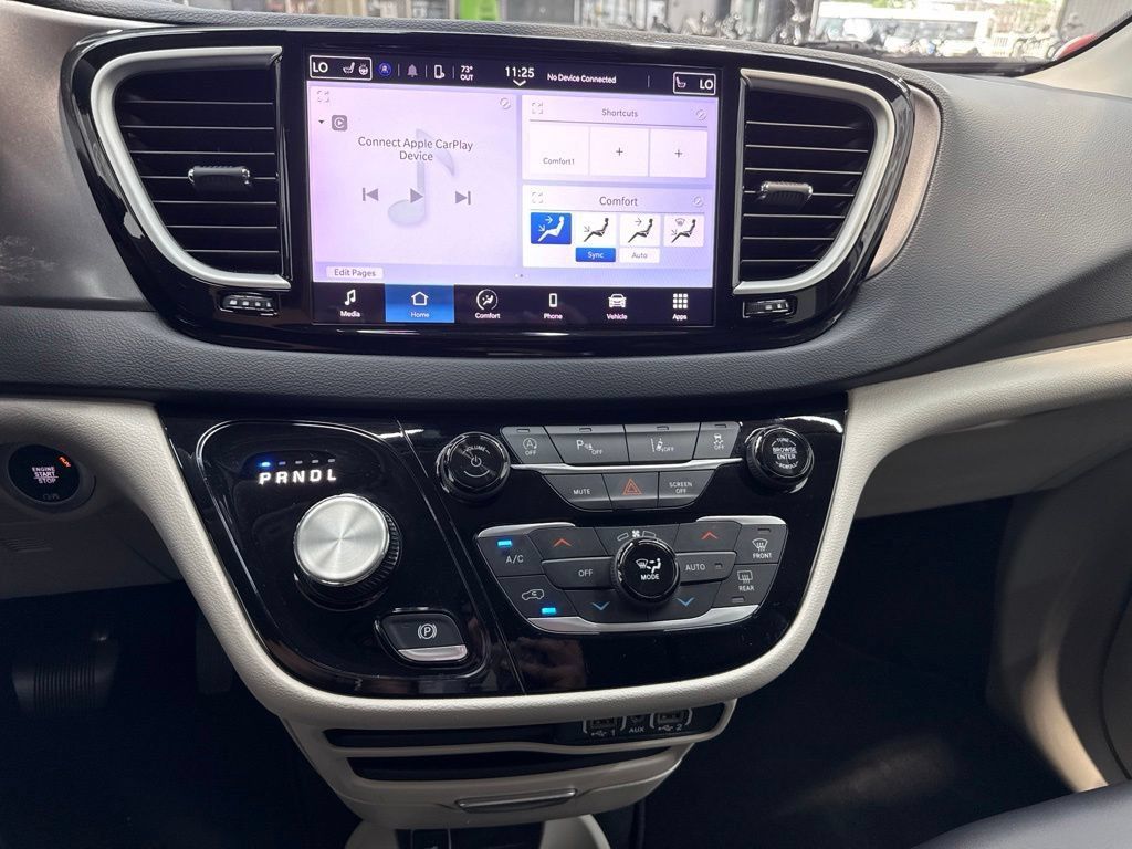 Used 2024 Chrysler Pacifica Touring-L FWD image 22