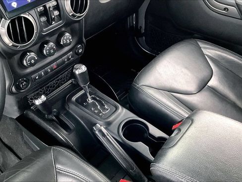 Used 2018 Jeep Wrangler Unlimited Sahara AWD/4WD image 18