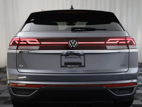 Used 2024 Volkswagen Atlas Cross Sport SE AWD/4WD image 14