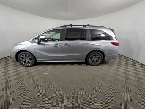 New 2026 Honda Odyssey Touring image 18