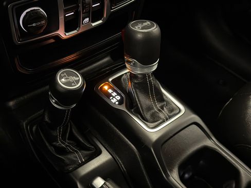 Used 2019 Jeep Wrangler Unlimited Sahara w/ Uconnect 4C Nav & Sound Group image 29