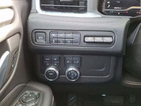 Used 2022 GMC Yukon Denali image 29