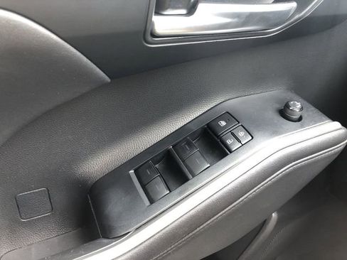 Used 2021 Toyota Highlander XLE image 14