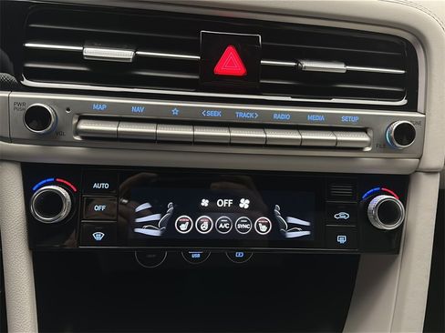 Certified 2025 Genesis G70 2.5T image 25