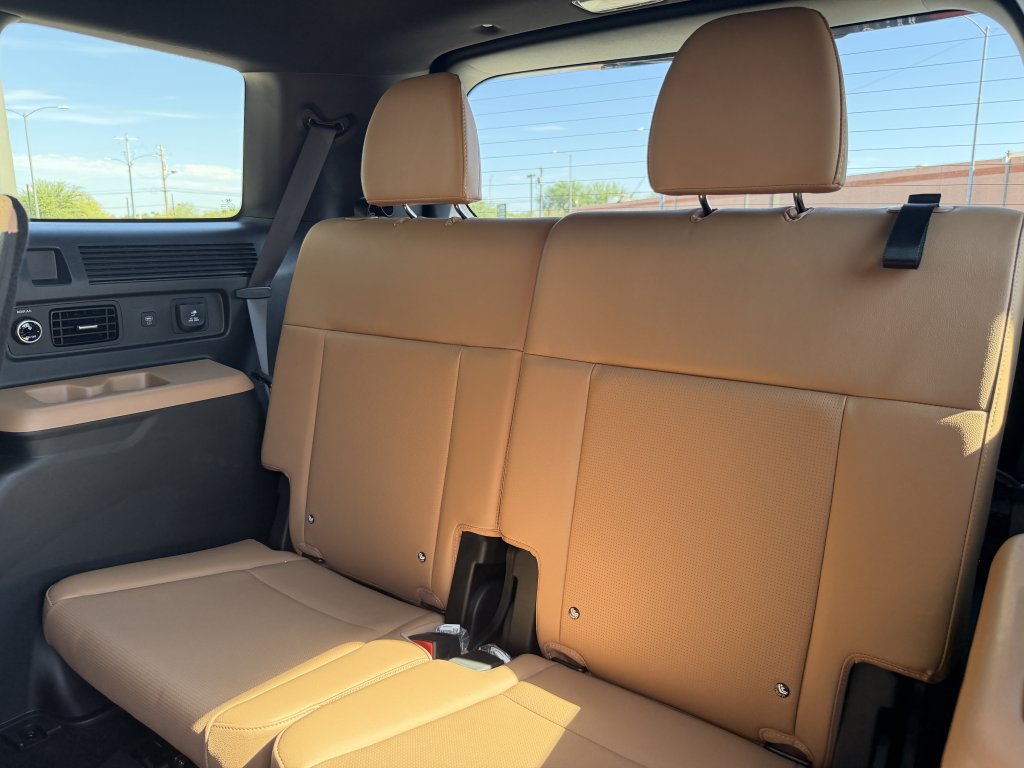 Used 2025 Hyundai Santa Fe Limited FWD image 39