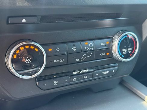 Used 2018 Ford Expedition XLT w/ Equipment Group 201A RWD image 9