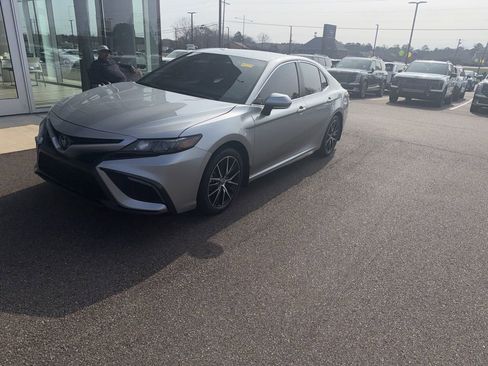 Used 2023 Toyota Camry SE w/ Convenience Package image 1