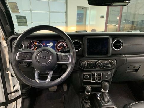 Used 2022 Jeep Wrangler Unlimited Sahara w/ Cold Weather Group AWD/4WD image 8