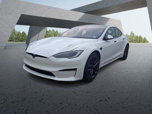 Used 2023 Tesla Model S Plaid AWD/4WD image 2