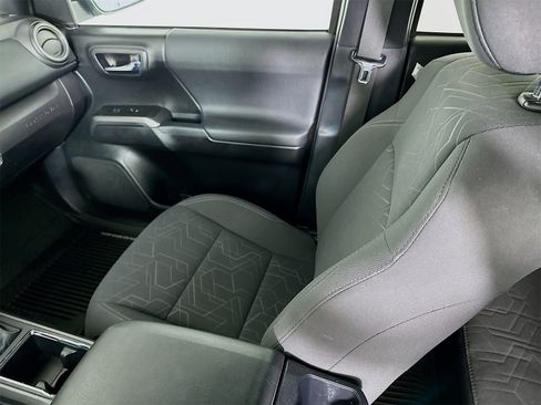 Certified 2017 Toyota Tacoma TRD Off-Road w/ Tow Package (A/T) image 22